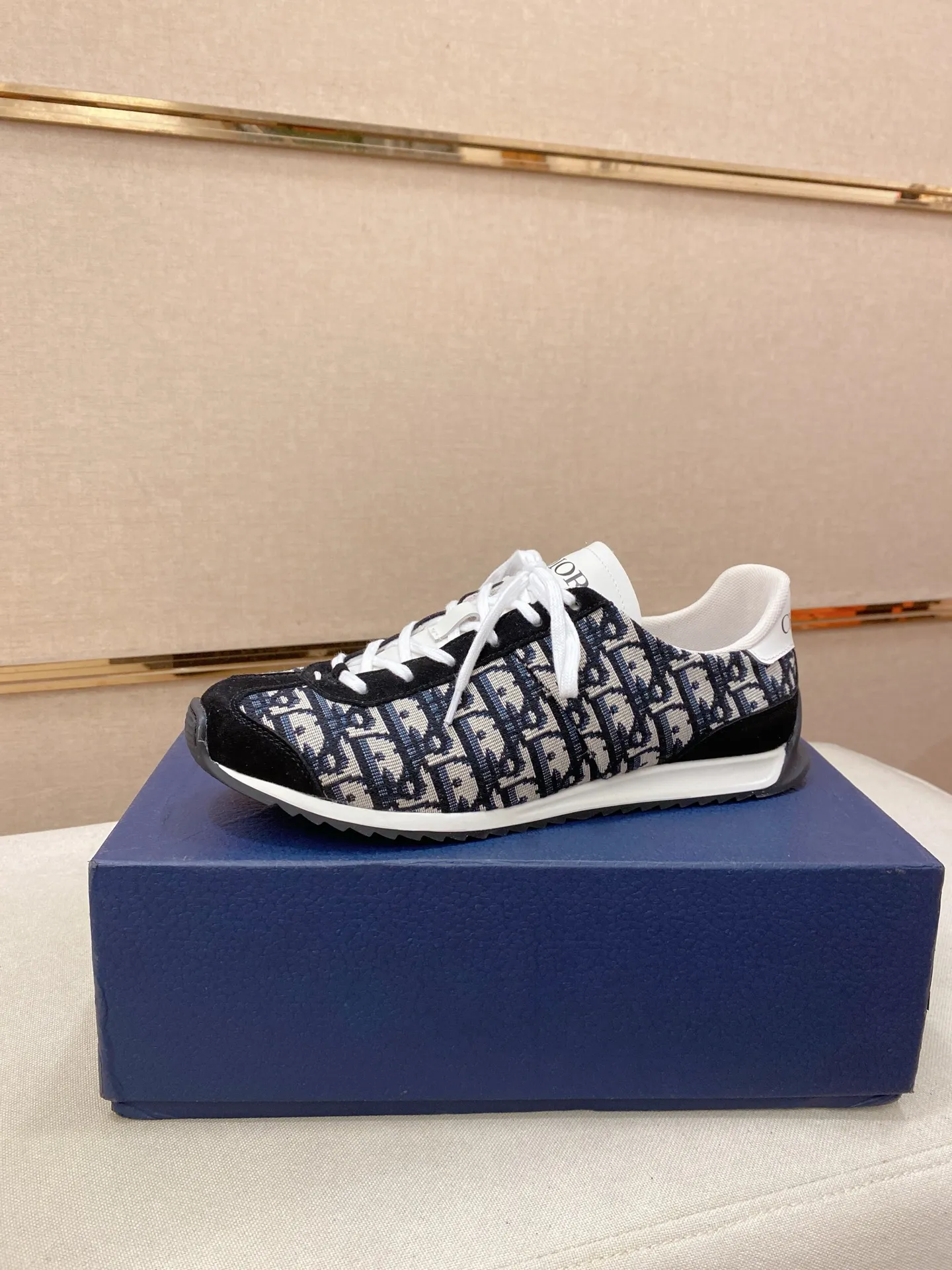 Men's shoes💰: 440💰Couple style💏 [Dior·Dior] New casual sports style men's shoes, new spring and summer design, perfect workmanship, lace-up lazy style to create wardrobe quality, upper: imported first-layer cowhide, mesh breathable lining soft and comfortable, ultra-light TPU wear-resistant outsole, simple, versatile fashion men's shoes, excellent color code number 35--44. (45,46 customized items are not returnable or exchangeable)